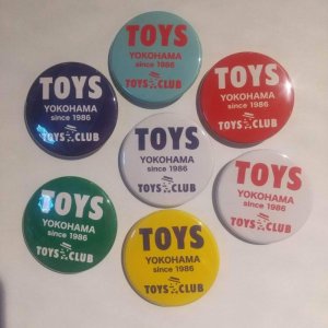 パーカーを買うとオマケでどれか3個付きます！